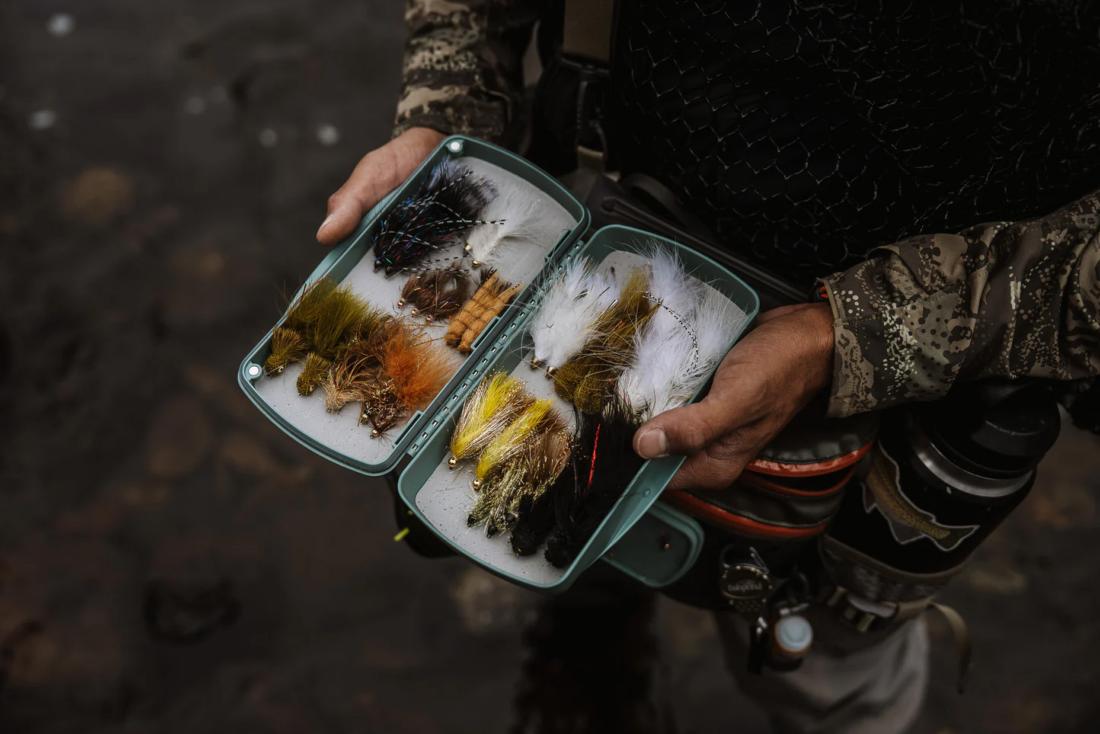 Tacky Pescador Fly Box - Large - Dynamic Foam - Smoke Grey
